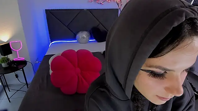 CassieEvans online show from 10/18/25, 05:32