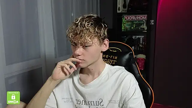 Keytaro online show from 10/20/25, 11:27