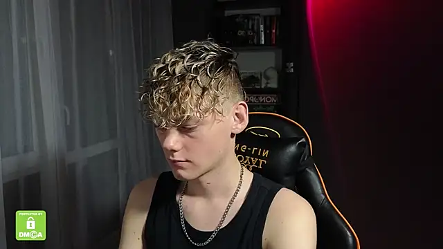 Keytaro online show from 10/30/25, 10:43