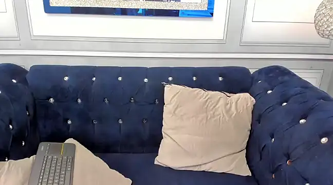 Isa little4u online show from 12/17/24, 06:09