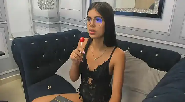Isa little4u online show from 12/18/24, 01:56