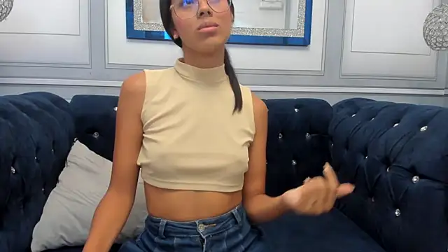 Isa little4u online show from 12/26/24, 03:42