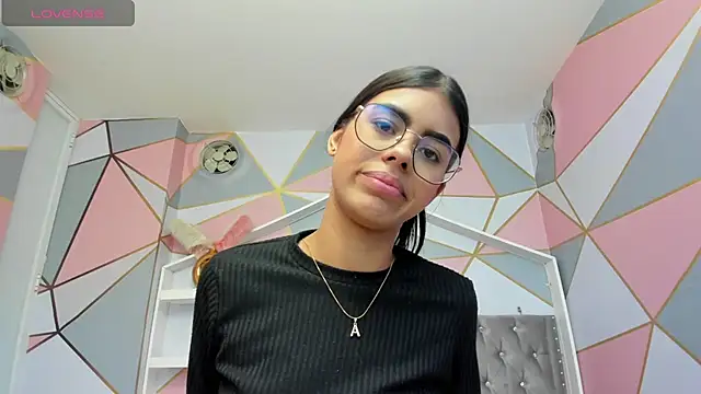 Isa little4u online show from 02/05/25, 06:26