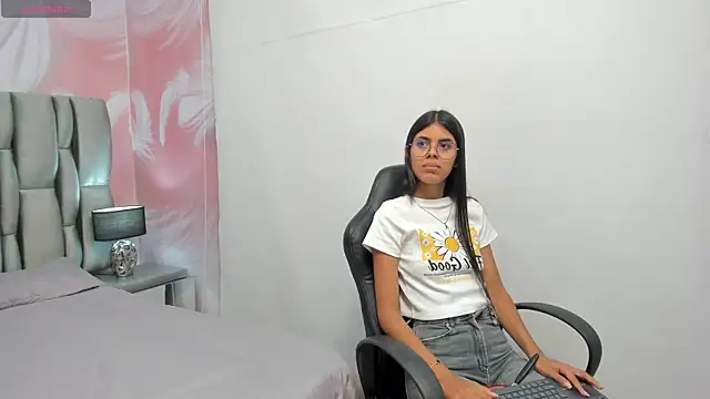 Isa little4u online show from 02/09/25, 03:00