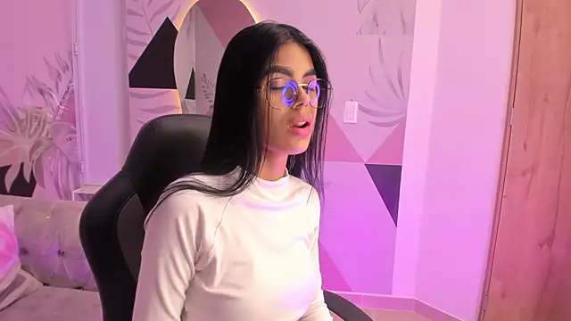 Isa little4u online show from 03/07/25, 10:45