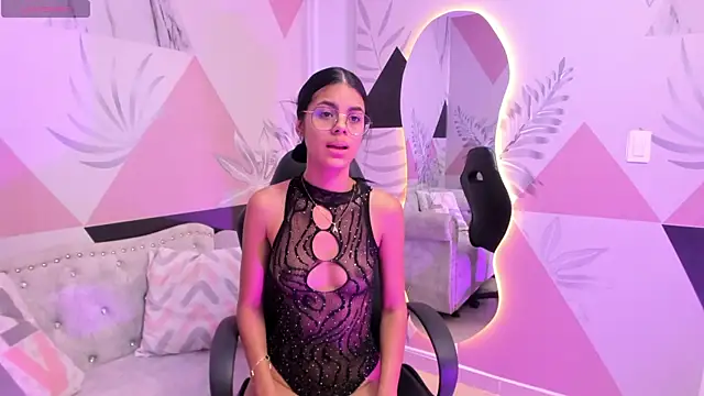 Isa little4u online show from 03/10/25, 10:37