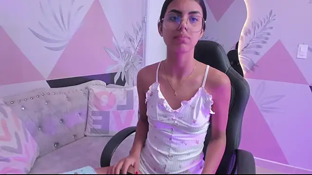 Isa little4u online show from 03/18/25, 04:59