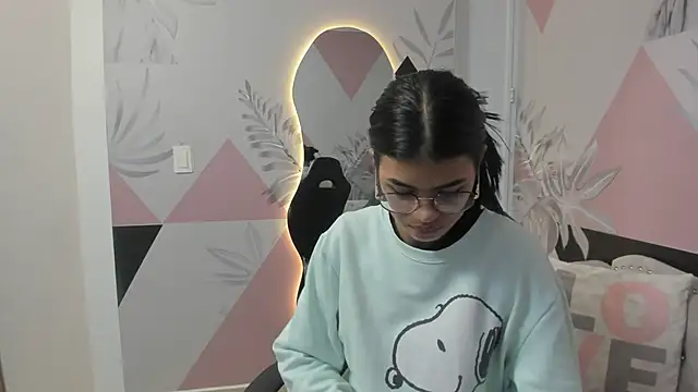 Isa little4u online show from 03/20/25, 10:32