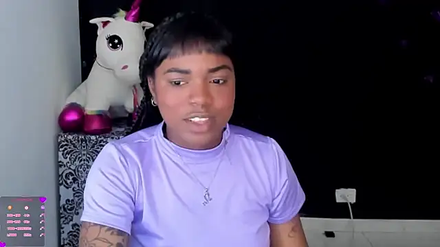 Snapshot of Marce_22 chatting on 11/04/25, 09:47 Marce 22 online show from 11/04/25, 09:47