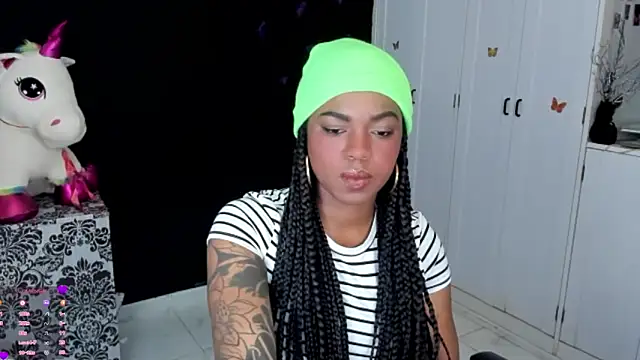 Snapshot of Marce_22 chatting on 11/06/25, 03:51 Marce 22 online show from 11/06/25, 03:51