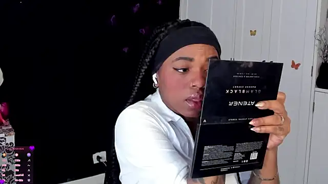 Snapshot of Marce_22 chatting on 11/06/25, 07:37 Marce 22 online show from 11/06/25, 07:37