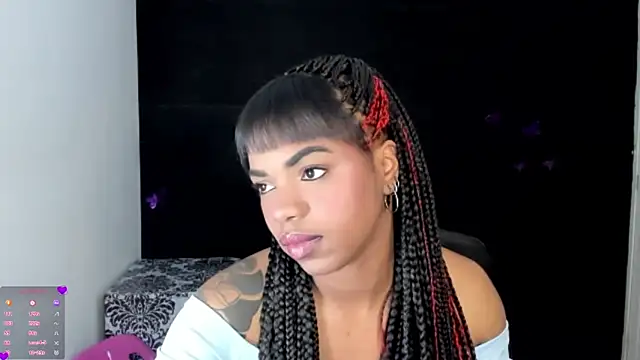 Snapshot of Marce_22 chatting on 11/13/25, 10:52 Marce 22 online show from 11/13/25, 10:52