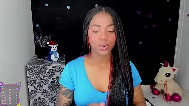 Snapshot of Marce_22 chatting on 11/24/25, 07:02 Marce 22 online show from 11/24/25, 07:02