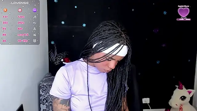 Snapshot of Marce_22 chatting on 12/04/25, 08:17 Marce 22 online show from 12/04/25, 08:17