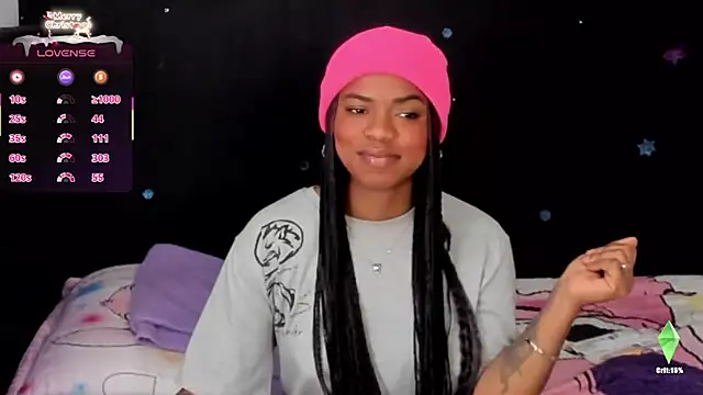 Snapshot of Marce_22 chatting on 12/13/25, 07:53 Marce 22 online show from 12/13/25, 07:53