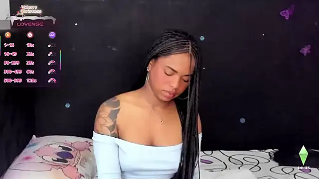 Snapshot of Marce_22 chatting on 12/15/25, 06:23 Marce 22 online show from 12/15/25, 06:23