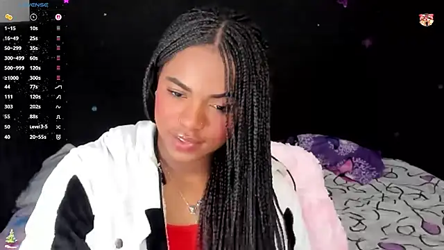 Snapshot of Marce_22 chatting on 12/18/25, 05:46 Marce 22 online show from 12/18/25, 05:46