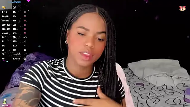 Snapshot of Marce_22 chatting on 12/18/25, 07:53 Marce 22 online show from 12/18/25, 07:53