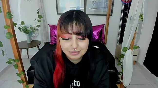 lussyevans24 online show from 01/04/25, 04:44