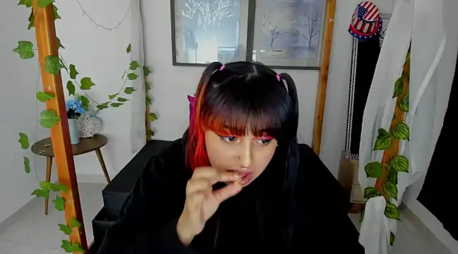 lussyevans24 online show from 01/17/25, 07:41