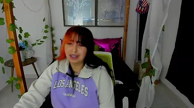 lussyevans24 online show from 01/21/25, 04:21