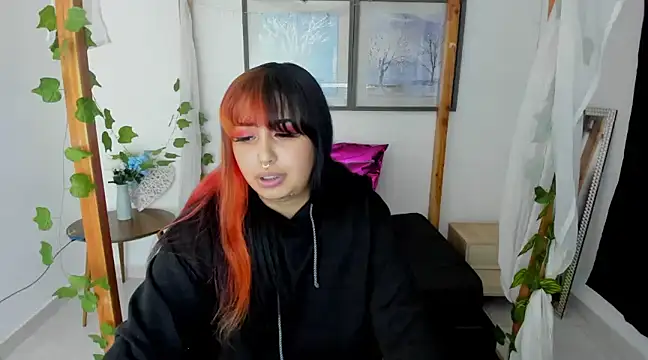 lussyevans24 online show from 01/26/25, 10:45