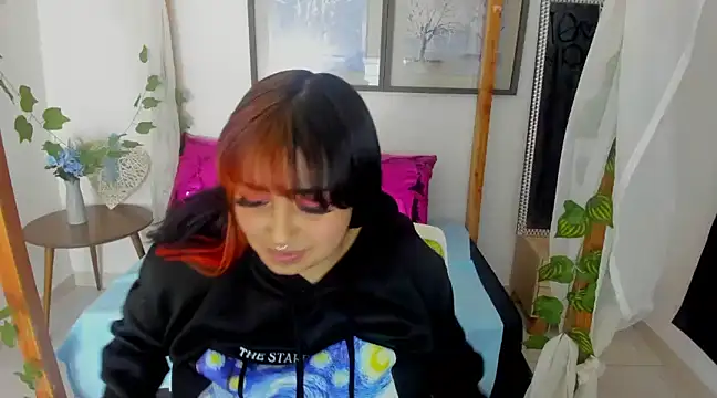 lussyevans24 online show from 01/29/25, 07:25