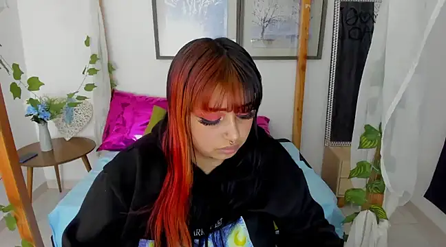 lussyevans24 online show from 01/29/25, 10:27