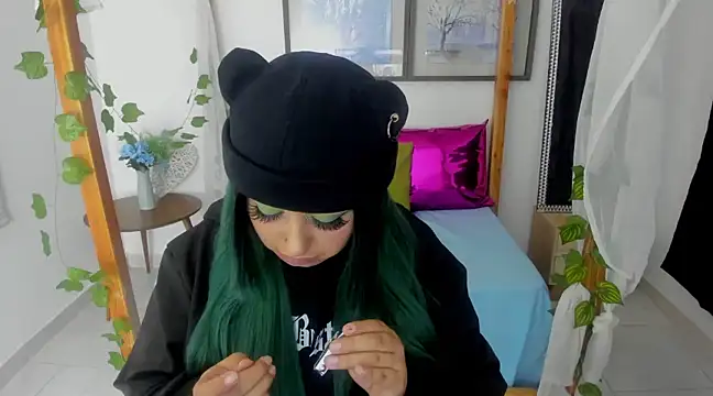 lussyevans24 online show from 02/01/25, 04:14
