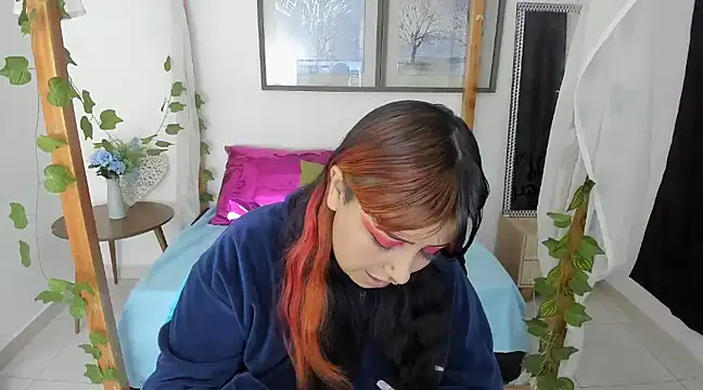 lussyevans24 online show from 02/04/25, 04:26