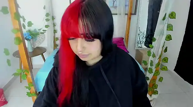 lussyevans24 online show from 02/07/25, 04:16