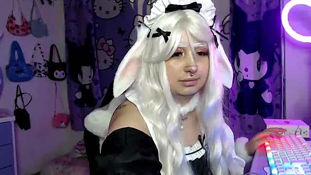 Snapshot of lussyevans24 chatting on 10/31/25, 03:18 lussyevans24 online show from 10/31/25, 03:18