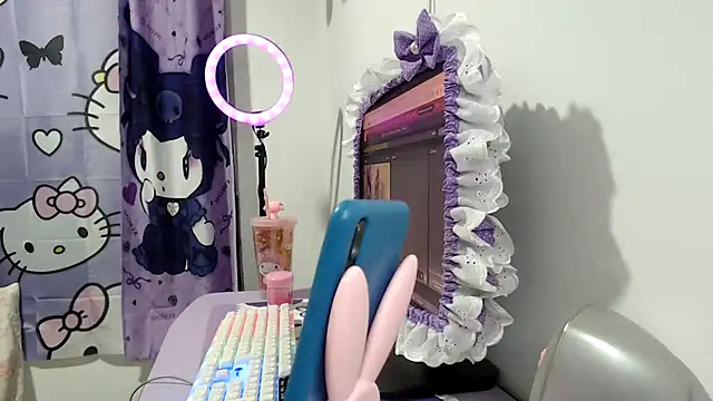 Snapshot of lussyevans24 chatting on 11/05/25, 05:18 lussyevans24 online show from 11/05/25, 05:18