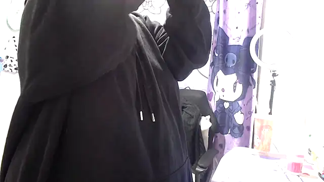 Snapshot of lussyevans24 chatting on 11/07/25, 06:02 lussyevans24 online show from 11/07/25, 06:02