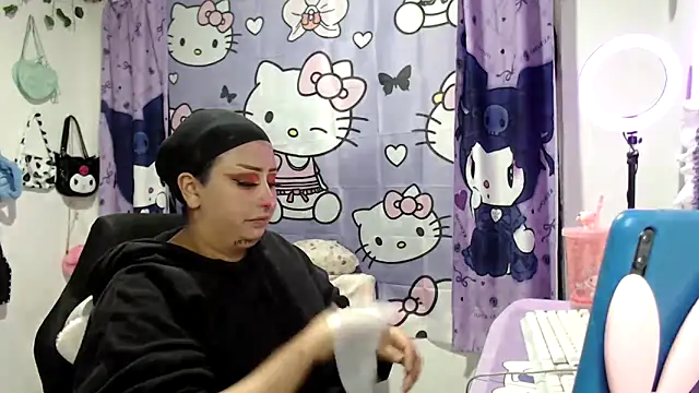 Snapshot of lussyevans24 chatting on 11/26/25, 05:52 lussyevans24 online show from 11/26/25, 05:52