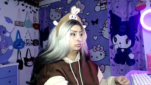 Snapshot of lussyevans24 chatting on 11/30/25, 04:49 lussyevans24 online show from 11/30/25, 04:49