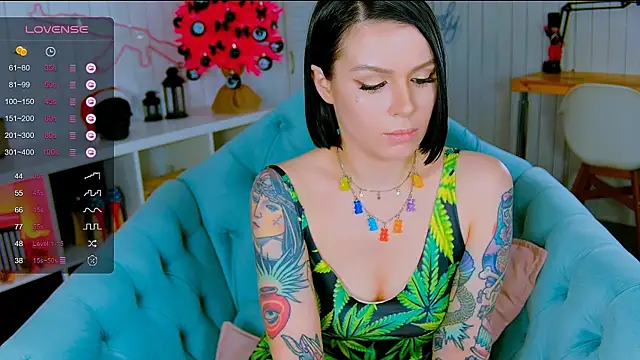 Snapshot of My_toys_pink chatting on 12/12/24, 10:13 My toys pink online show from 12/12/24, 10:13