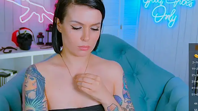 Snapshot of My_toys_pink chatting on 01/19/25, 11:10 My toys pink online show from 01/19/25, 11:10