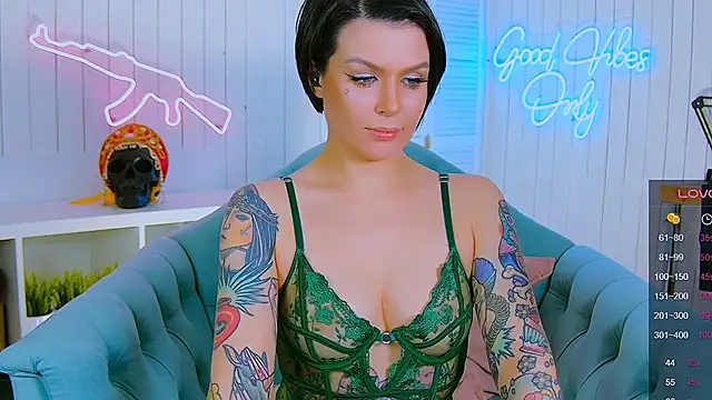 Snapshot of My_toys_pink chatting on 03/02/25, 11:09 My toys pink online show from 03/02/25, 11:09