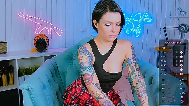 Snapshot of My_toys_pink chatting on 03/14/25, 07:26 My toys pink online show from 03/14/25, 07:26