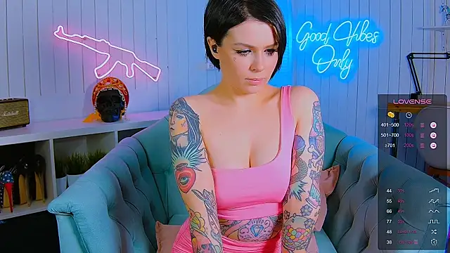 Snapshot of My_toys_pink chatting on 03/16/25, 12:01 My toys pink online show from 03/16/25, 12:01