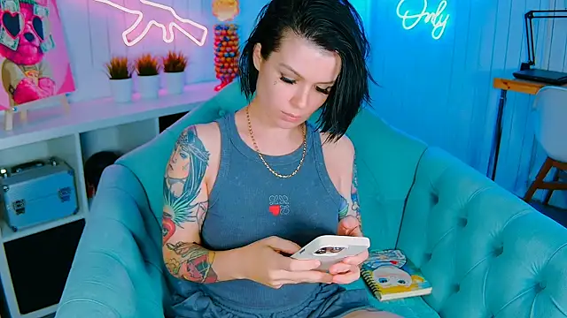 Snapshot of My_toys_pink chatting on 09/22/25, 10:56 My toys pink online show from 09/22/25, 10:56