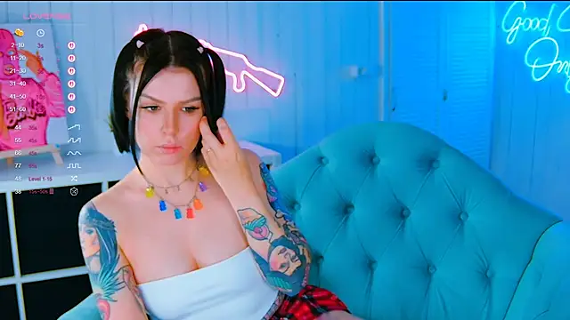 Snapshot of My_toys_pink chatting on 10/22/25, 04:35 My toys pink online show from 10/22/25, 04:35