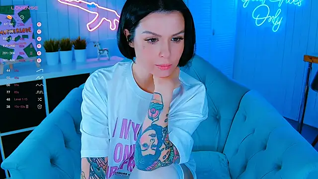 Snapshot of My_toys_pink chatting on 11/21/25, 03:27 My toys pink online show from 11/21/25, 03:27