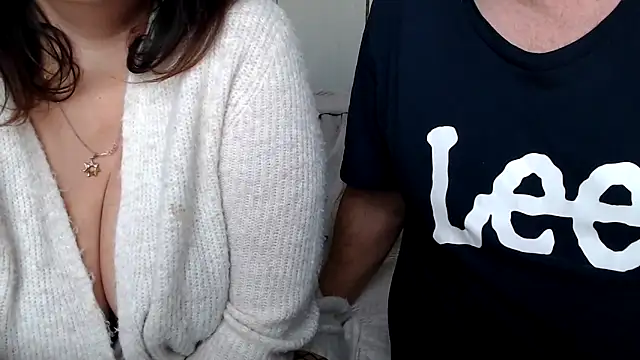 Snapshot of margotgra82 chatting on 10/10/25, 01:43 margotgra82 online show from 10/10/25, 01:43