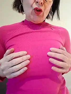 Snapshot of Viola8p chatting on 10/06/25, 12:24 Viola8p online show from 10/06/25, 12:24