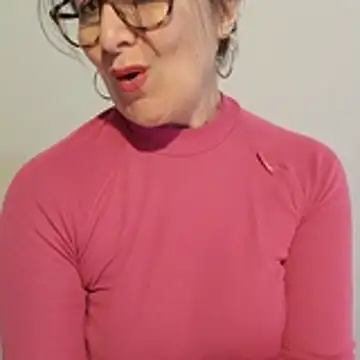 Snapshot of Viola8p chatting on 11/04/25, 02:27 Viola8p online show from 11/04/25, 02:27