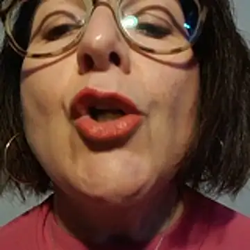 Snapshot of Viola8p chatting on 11/08/25, 03:45 Viola8p online show from 11/08/25, 03:45