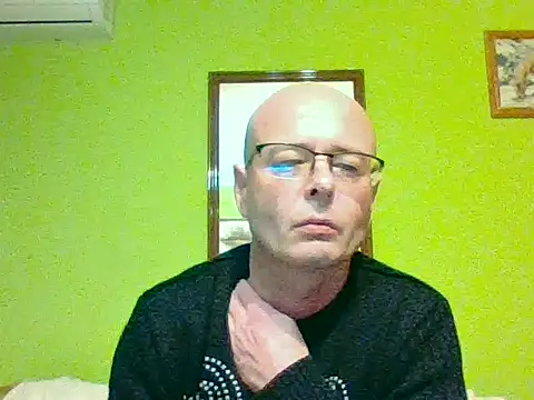 Snapshot of Tiger202441 chatting on 12/17/25, 08:26 Tiger202441 online show from 12/17/25, 08:26