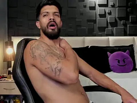 DannSaenz online show from 02/04/25, 02:32